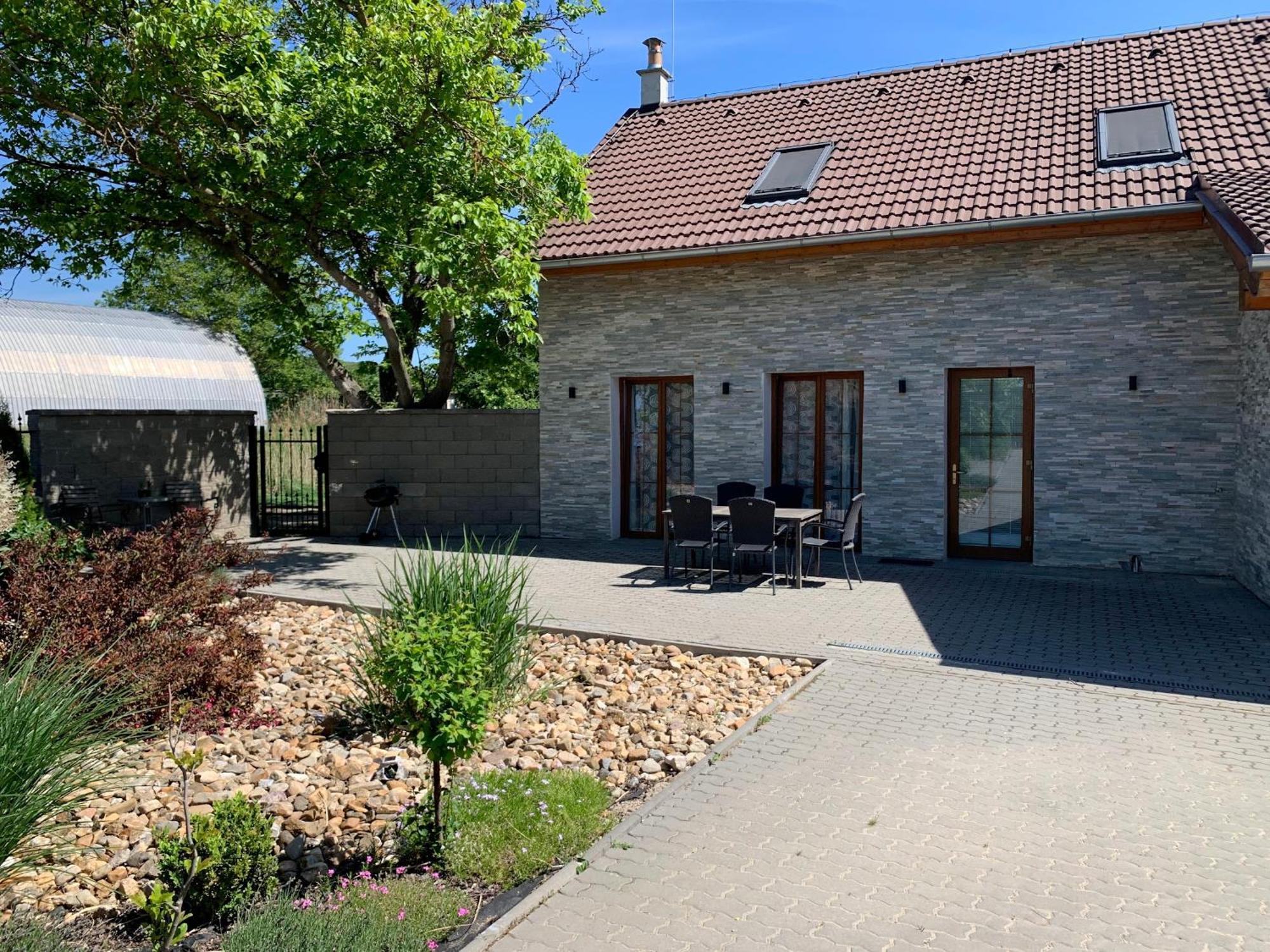 Apartmany U Orecha Boretice Exterior photo