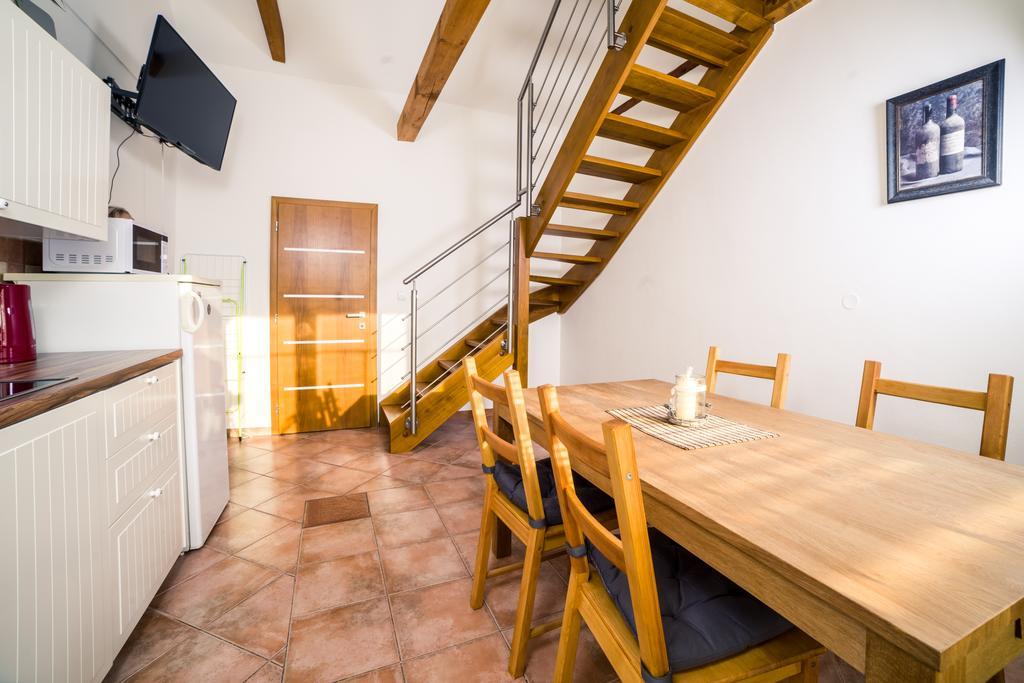 Apartmany U Orecha Boretice Exterior photo