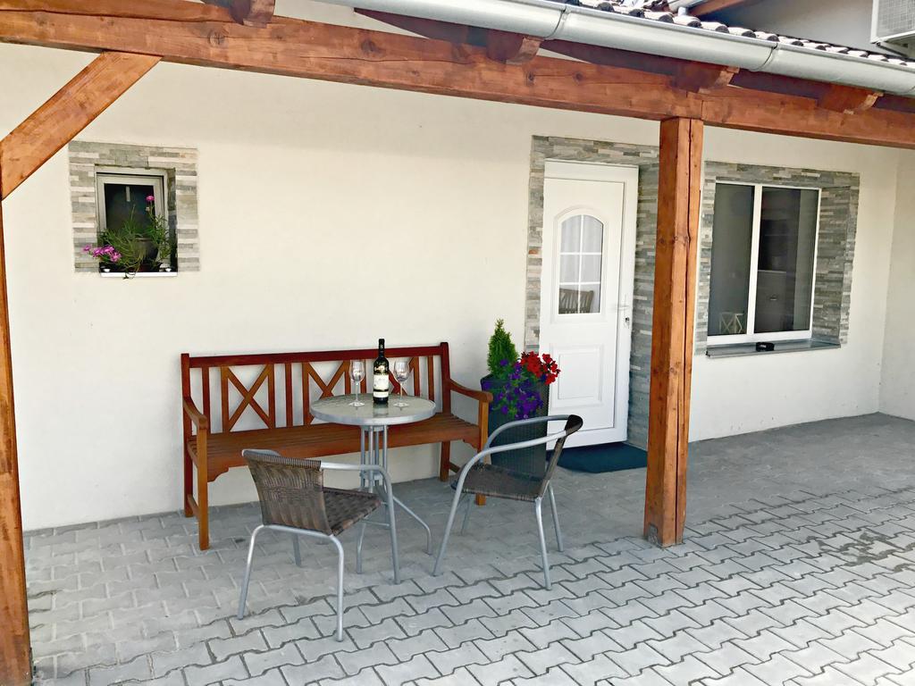 Apartmany U Orecha Boretice Exterior photo