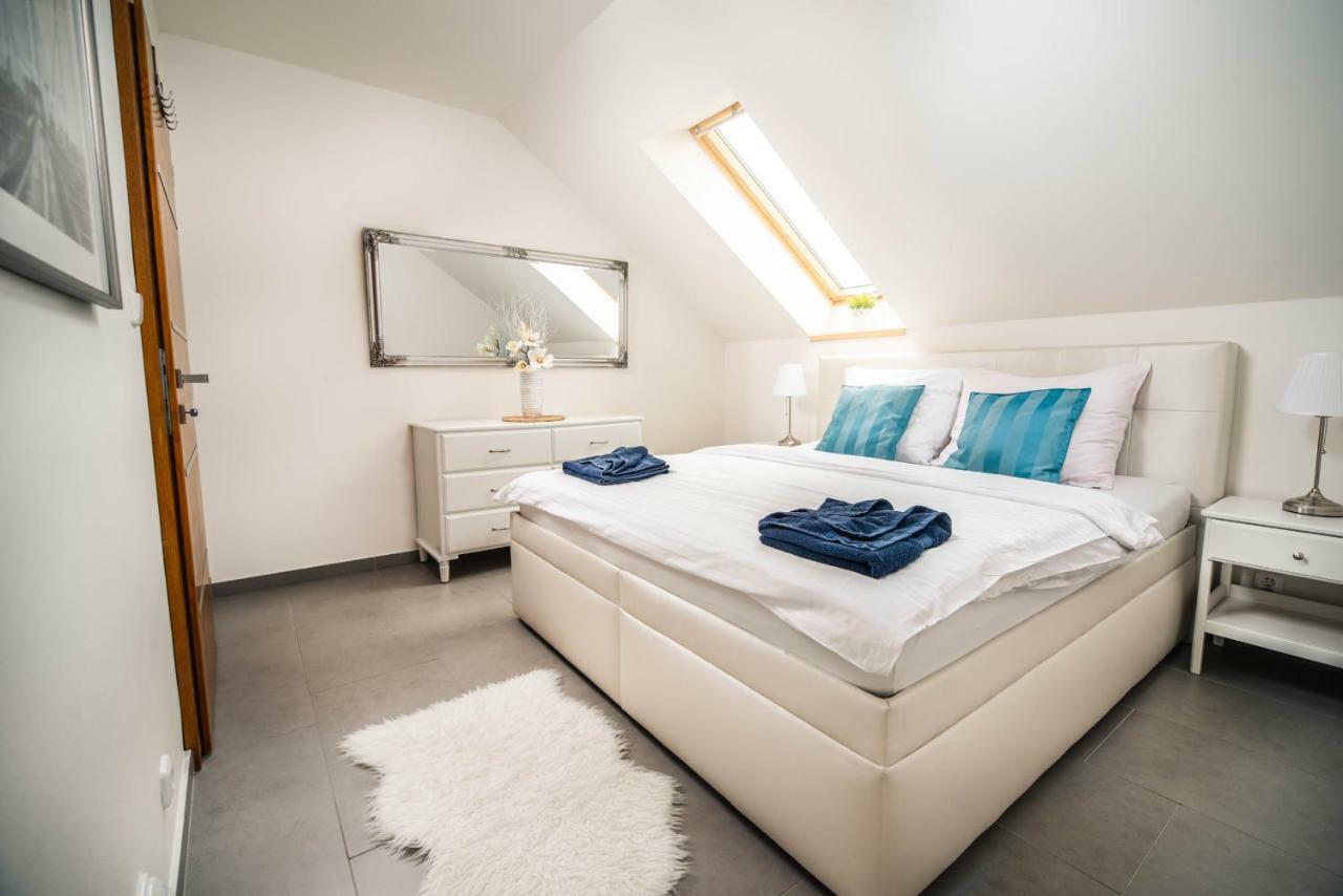Apartmany U Orecha Boretice Exterior photo